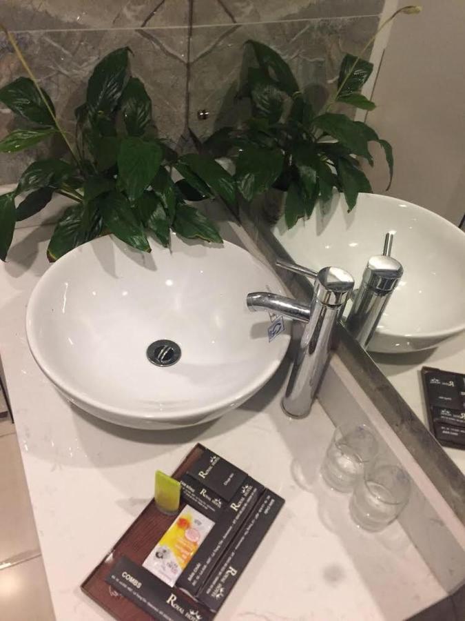 Hotel Royal Van Lung Екстериор снимка